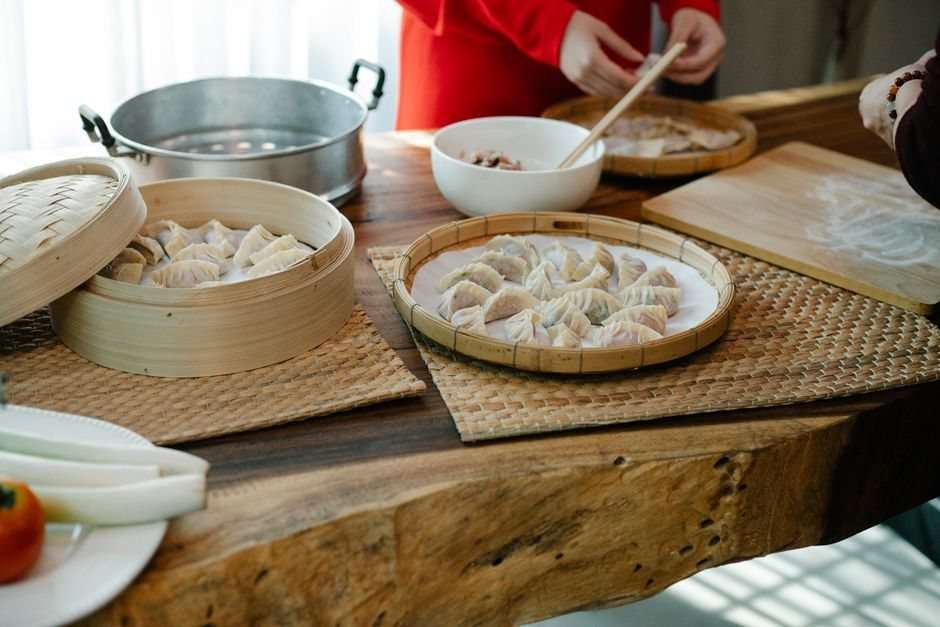 Китайская еда за столом